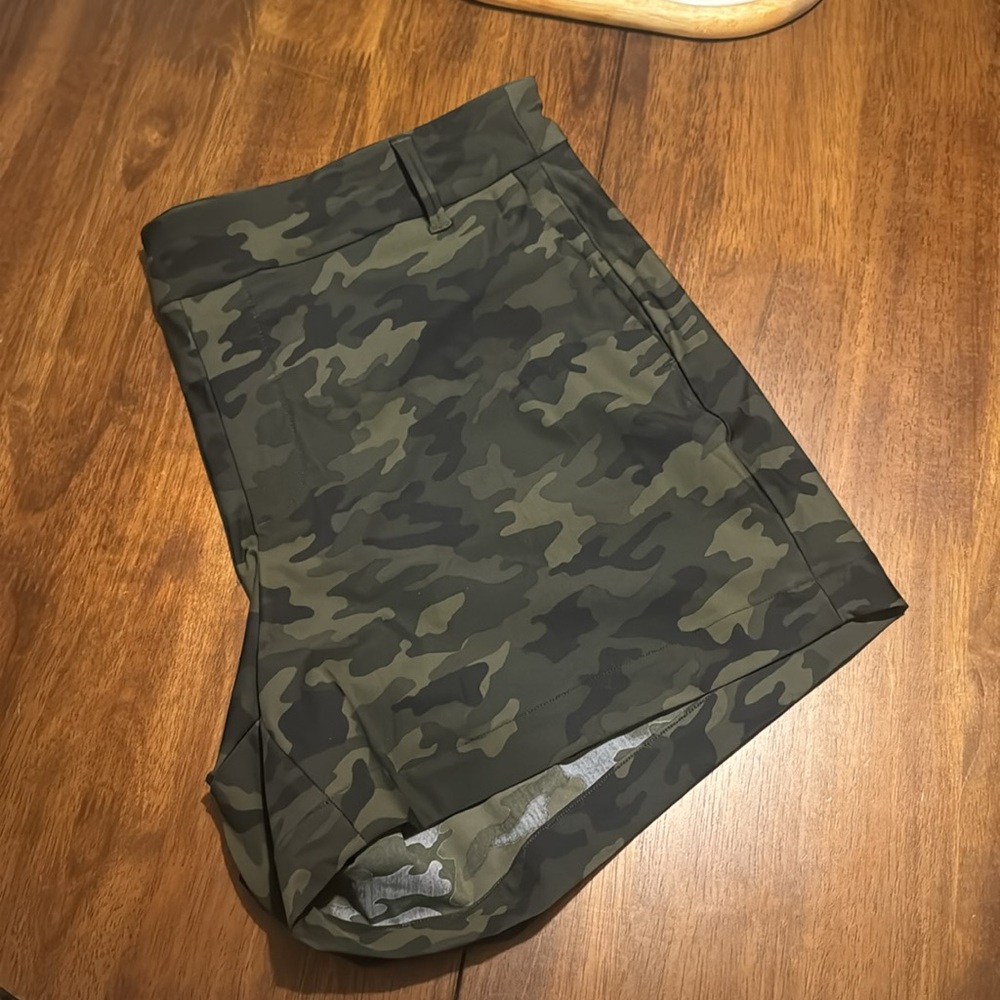 Spanx Camo Sunshine Shorts 4”